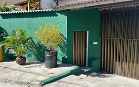Casa Amarela Hostel&Bistrô - em Pituaçu